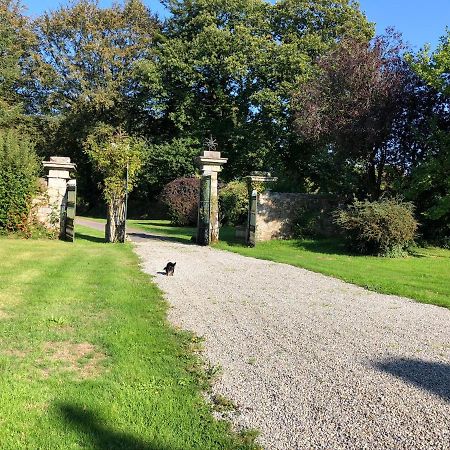 Manoir De Botcol Bed & Breakfast Saint-Nicolas-du-Pelem Exterior photo