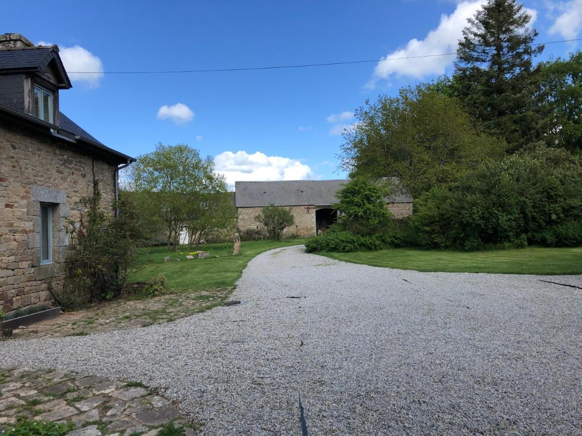 Manoir De Botcol Bed & Breakfast Saint-Nicolas-du-Pelem Exterior photo